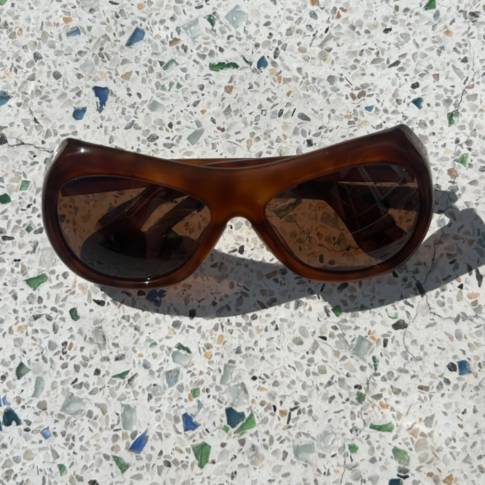 Port Tanger Oversized Soledad Acetate in Tortoise w/ Amber lens - Picture 8 of 8